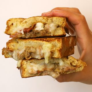 Tosta de Leitão e Queijo Amanteigado