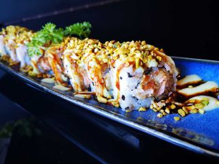 806- Uramaki edamame salmon 8 pezzi