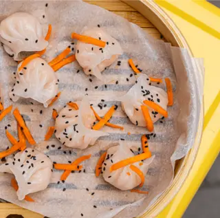Pierożki Hacao z mąki ryżowej z kapusta, marchew i kasztan wodny