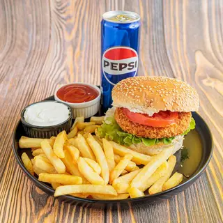 Crispy Chicken burger, pomfrit i Pepsi