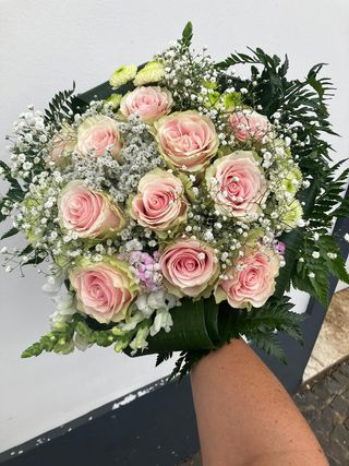 Bouquet Elegância de 12 Rosas