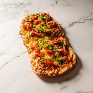 Pinsa Margherita con Pesto Genovese