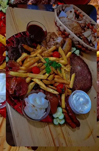 Hajdučka plata Milan Knežina za 2 osobe 700g mesa