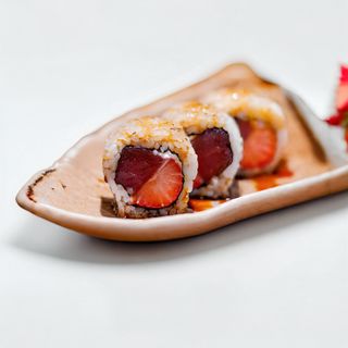 Uramaki Roll Strawberry Roll (4 Pzs.)