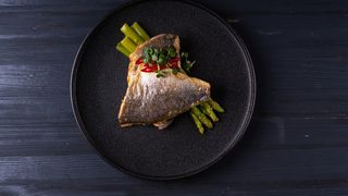 Филе дорадо со спаржей