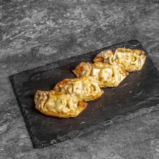 Gyoza De Pollo Frito (4 Uds.)