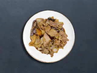 Cerdo con Bambú Y Setas Chinas