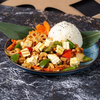 Pad Med-Ma-Moong Tofu