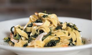 Makaron Tagliatelle ze szpinakiem i kurczakiem 