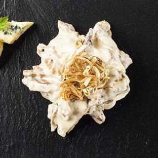 Vită în sos blue cheese și ceapă coaptă Q