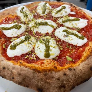 Burrata con Pesto di Pistacchio.