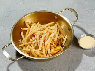 Картопля фрі з пармезаном (200/50 г)