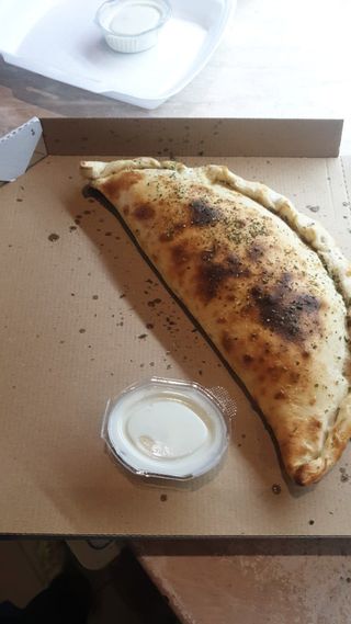 Mutvak Calzone