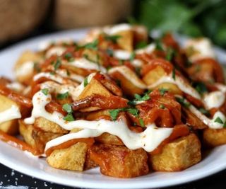 Ración de patatas bravas