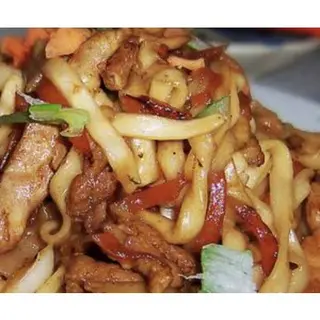 60. Tallarines Con Pollo Y Ternera
