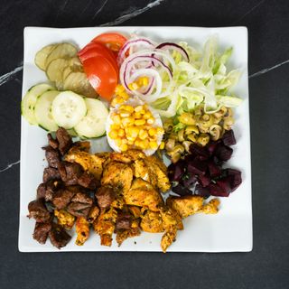 Plato combinado de pollo frito