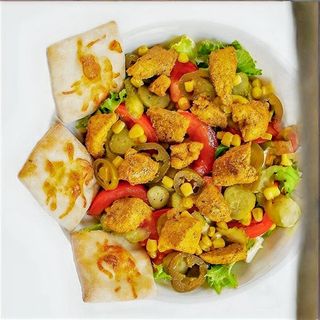 Sałatka z mięsem wieprzowym na ostro