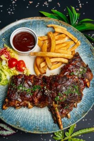 Coaste de porc cu sos bbq