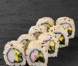 Каліфорнія з крабом в кунжуті