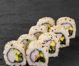 Каліфорнія с крабом в кунжуті (330г)