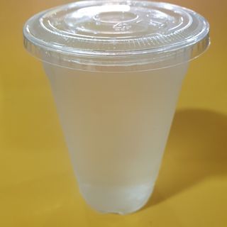 Jugos tropicales en leche