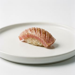38.Nigiri De Atún Flambeado (2 Pza.)