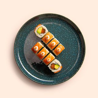 121. Uramaki California spicy salmón (8 uds.)