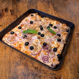 in teglia TONNO-CIPOLLA-OLIVE