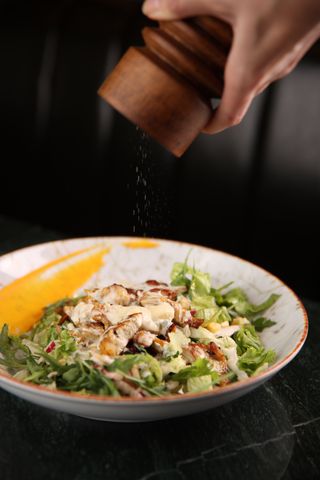 Salata sa ćuretinom i gorgonzolom