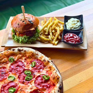 PIZZA & BURGER COMBO