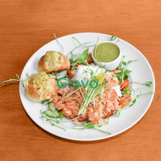 Sałatka z grillowanym łososiem