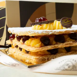TORTA MILLEFOGLIE CREMA E AMARENE