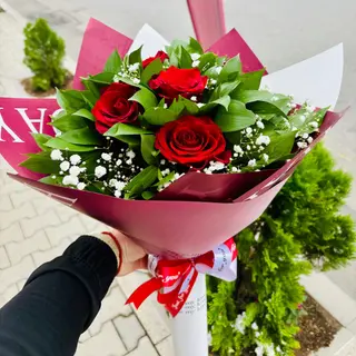 Букет с 5 червени рози