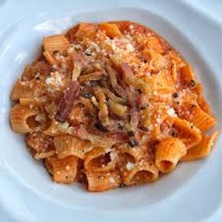 Mezze maniche all'amatriciana