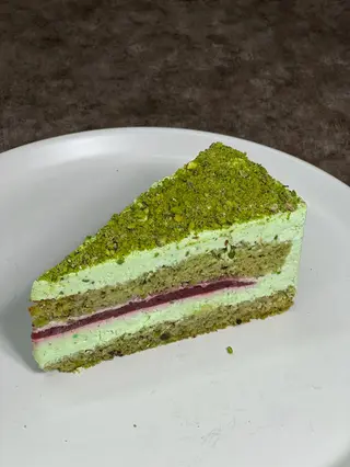 Фисташковый с малиновым конфи