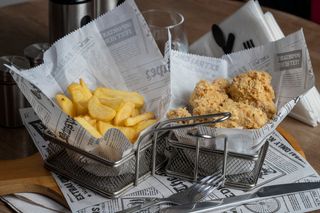 Aripioare Crispy cu cartofi