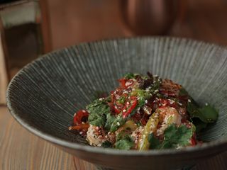 Креветки з овочами (300g)