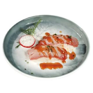 90. Nigiri de atún flameado (2 pzs.)
