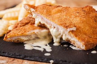 Pohovana piletina punjena gorgonzolom