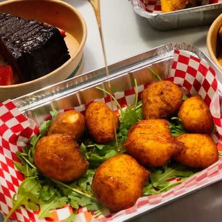 Buñuelos de bacalao con gotas de miel ( 5 uds.)