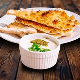 Stracciatella cu sos pesto