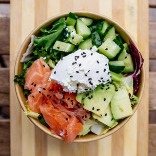 Салат з лососем XL