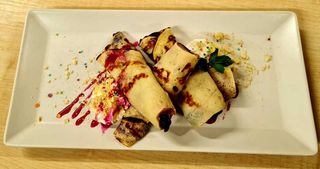 Clatite cu banane, biscuiti si finetti