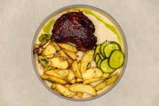 Качина ніжка з картоплею по-селянськи