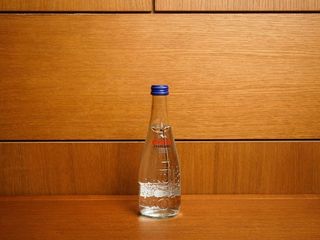 Evian газована (330ml)