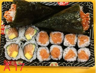 A17. 14 Peças Temaki Salmão