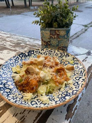 Салата Цезар с хрупкави калмари (350г)