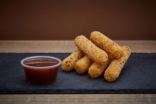 Mozzarella Sticks con Barbacoa Whisky