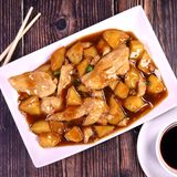 126. Пилешко с картофи в соево-чеснов сос и лук (850г)