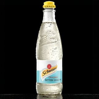 Тонік Швепс в стіклі